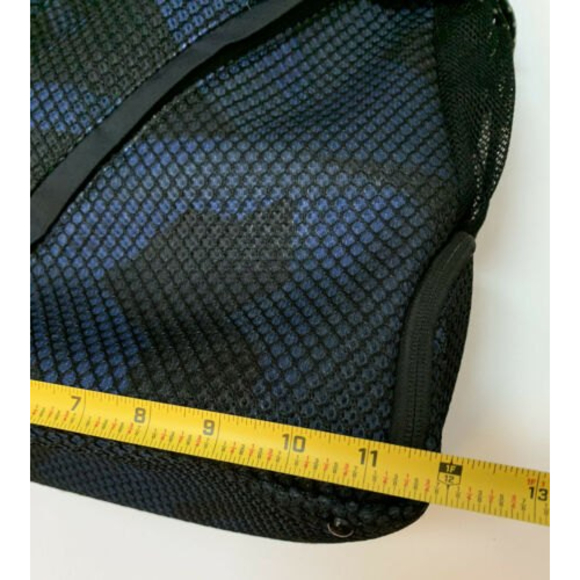 Go Dot Dash Black Blue Camo Bucket Tote Yoga Gym Travel Bag Cross Body Strap EUC - Picture 6 of 12